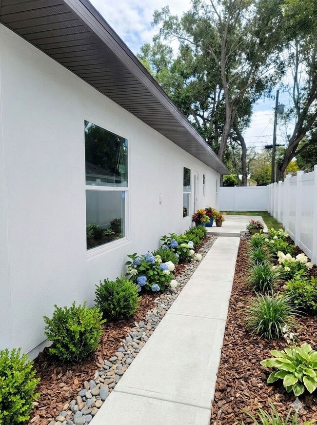 Building Photo - ? Charming 2 Bedroom, 2 Bathroom Dunedin Triplex – Prime Location! Coming Soon