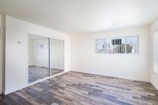 Building Photo - OPEN HOUSE: 12/13 1-2PM ~ Studio in La Jolla ~ 1 MILE from Beach!