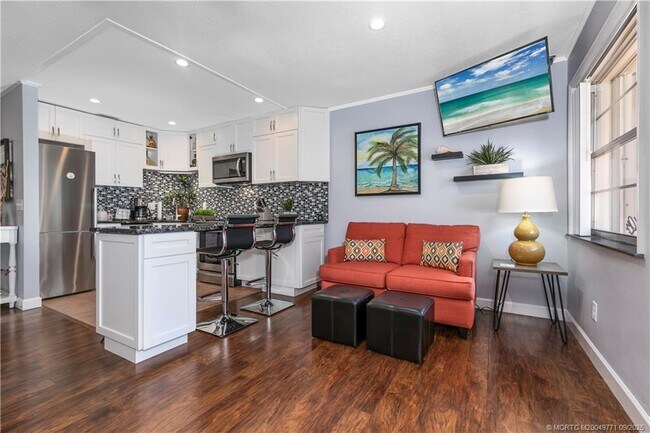 Building Photo - 2600 SE Ocean Blvd