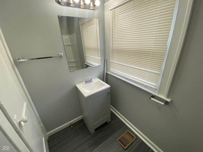 Building Photo - 3258 Winthrop Ave
