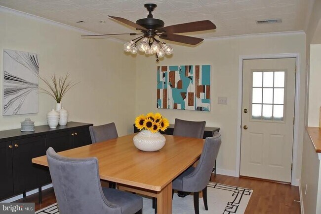 Building Photo - 6 Cobblestone Dr
