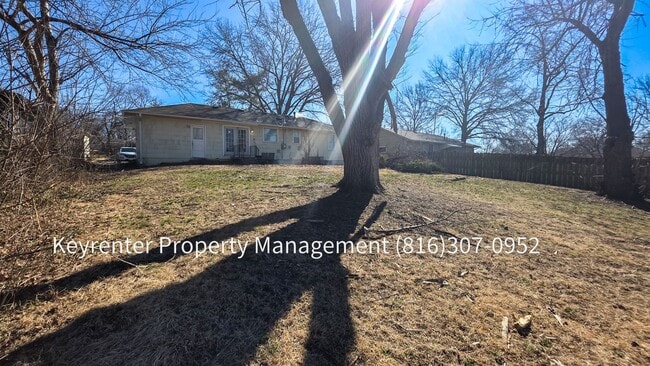 Building Photo - 4 bedroom 1.5 bath