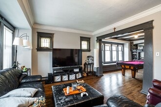 Building Photo - Kenwood flat across from UWM