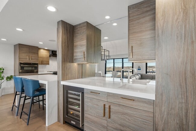 Building Photo - 65 Lake Ave