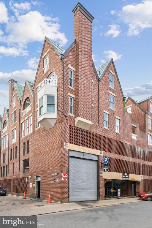Building Photo - 116 N Union St