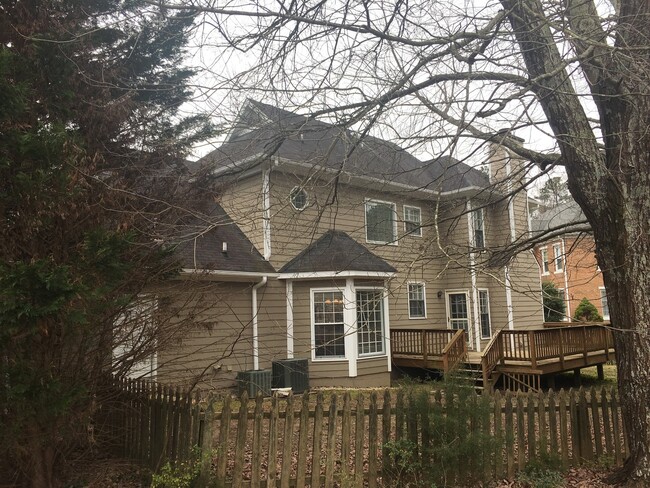 Building Photo - Dunwoody Living at Its Best – Spacious 4BR...