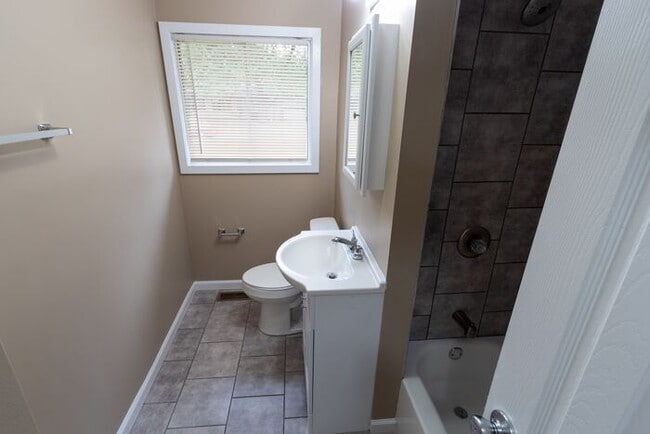 Building Photo - 3310 N Fuller Dr