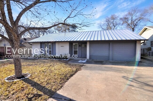 Building Photo - 9864 Childress Dr