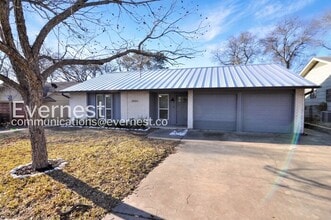 Building Photo - 3 Bed, 2 Bath Home with Fenced Yard & Garage / Pet-Friendly / Coming Soon!