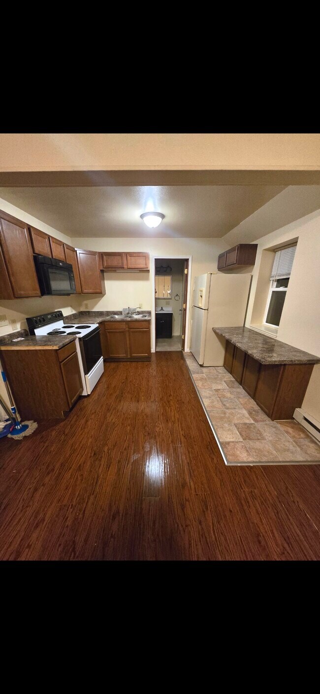 Building Photo - Bush Apartments