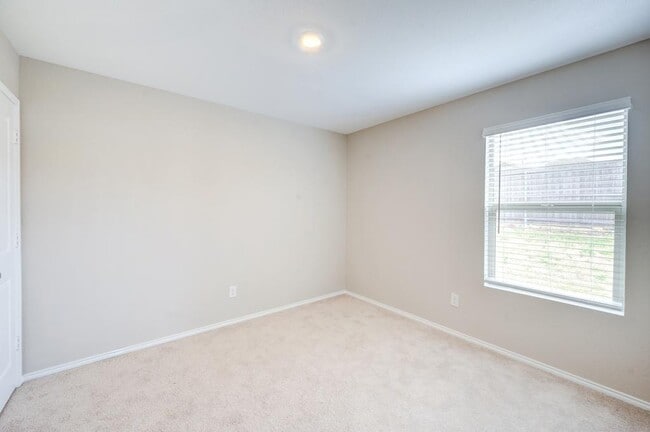 Building Photo - 8409 Holw Bnd St