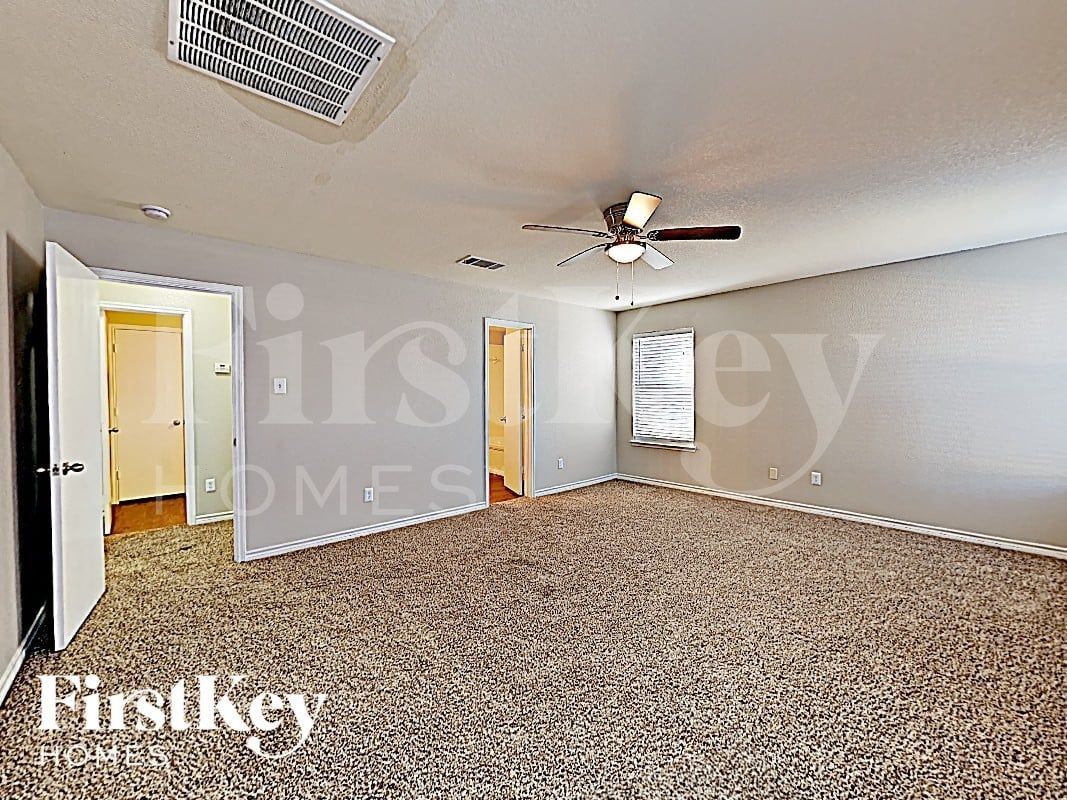 Building Photo - 5423 Montague Ln