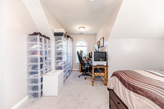 Building Photo - 174 Falling Leaf Dr