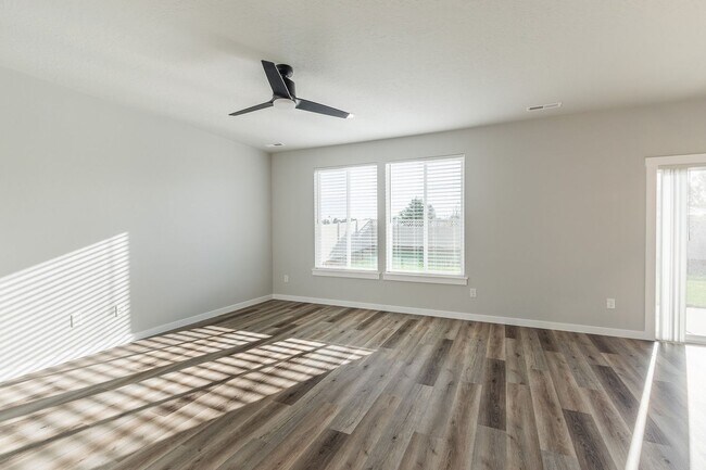 Building Photo - BRAND NEW 4 Bed 2.5 Bath Home