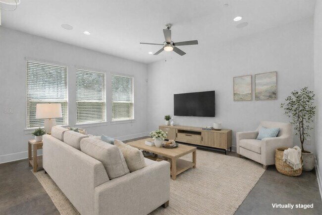 Building Photo - 8922 Menchaca Rd