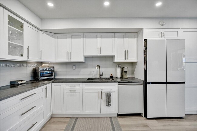 Building Photo - 1340 S Ocean Blvd