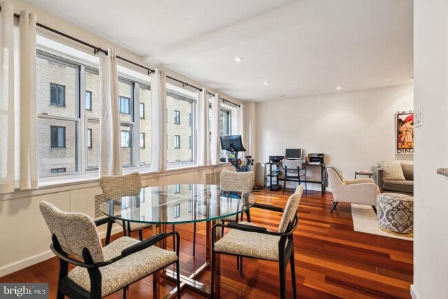 Building Photo - 220 W Rittenhouse Square