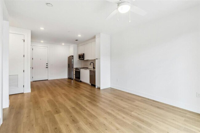 Building Photo - 1701 Simond Ave Ave