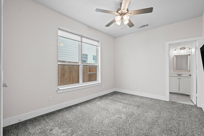 Building Photo - 2203 W Devitt St