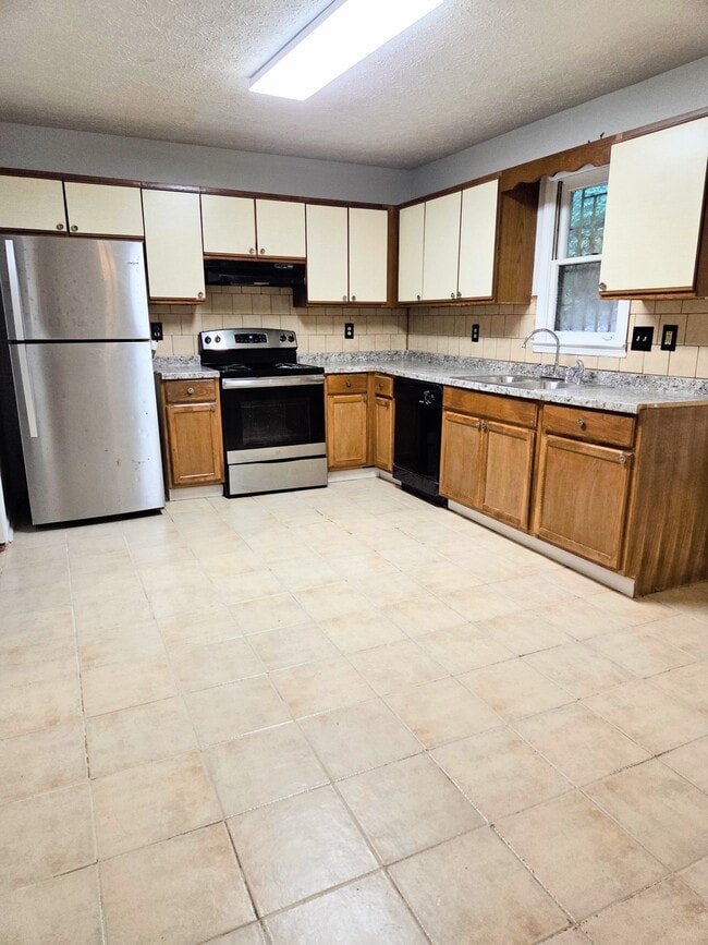 Building Photo - 4438 Coopers Creek Dr SE
