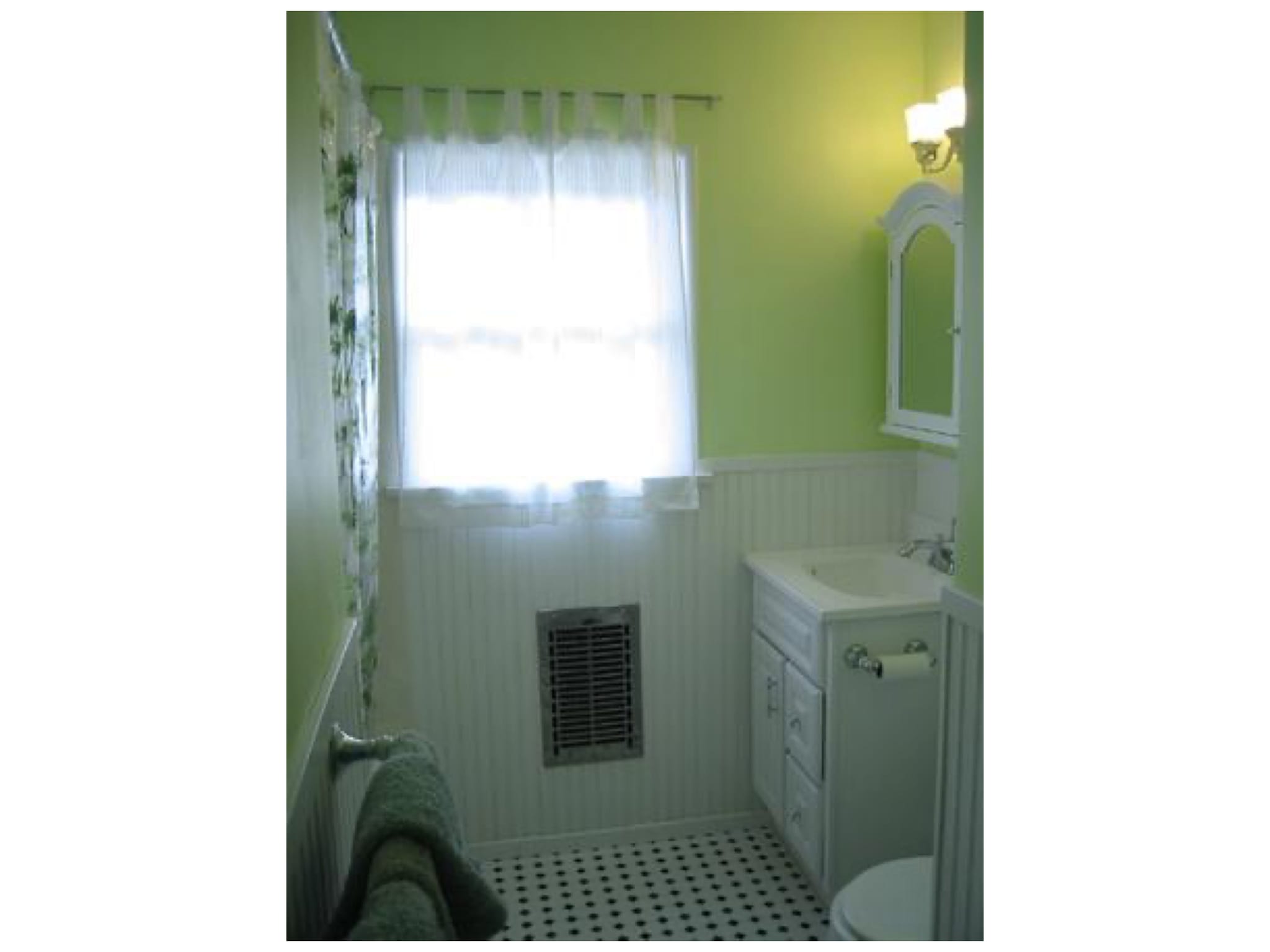 Building Photo - 1551 Rendall Pl
