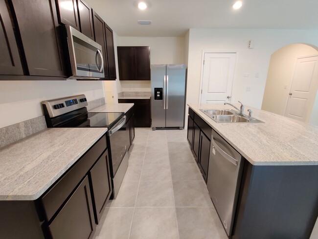 Building Photo - 32614 Canyonlands Dr
