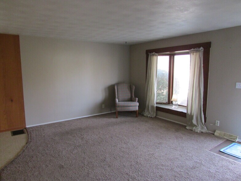 Building Photo - 3421 N Indiana Ave