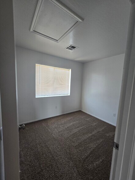Building Photo - 5010 S 28th St