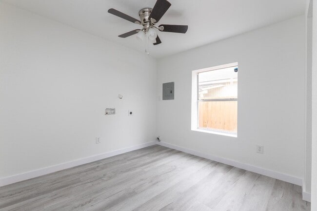 Building Photo - 125 Forrest Ave