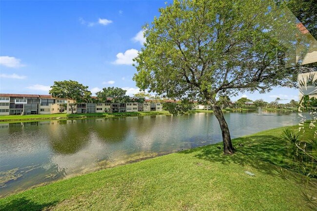 Building Photo - 361 S Hollybrook Dr