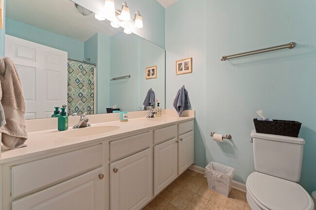 Building Photo - 5433 Village Dr NW