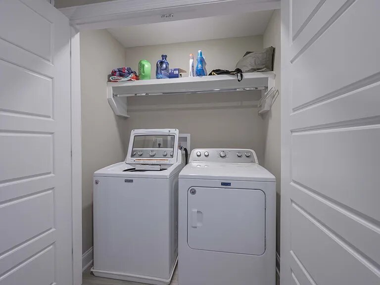 Building Photo - 555 Gresham Ln