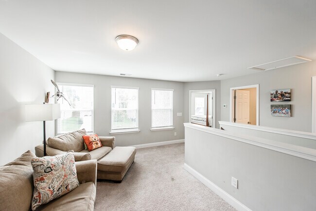 Building Photo - 1048 Westgate Dr