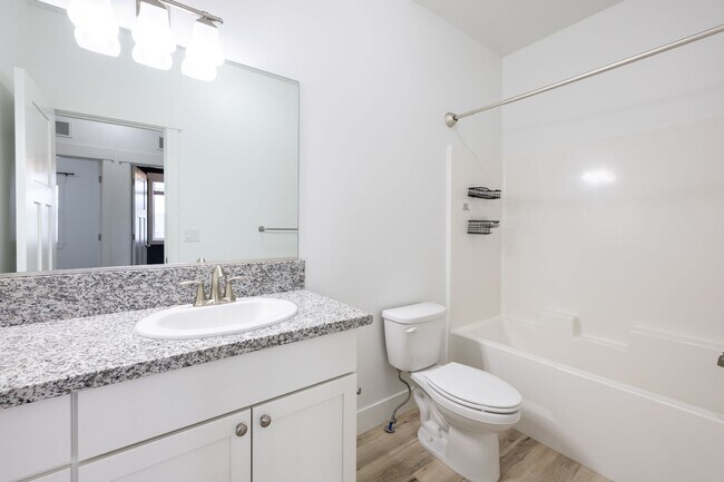 Building Photo - BEAUTIFUL 3 BED 2.5 BATH TOWNHOME IN SUGAR CITY