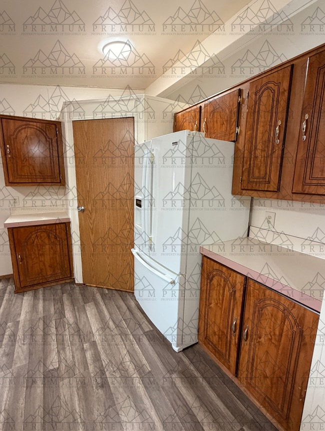 Building Photo - 3 Bedroom 2 Bathroom