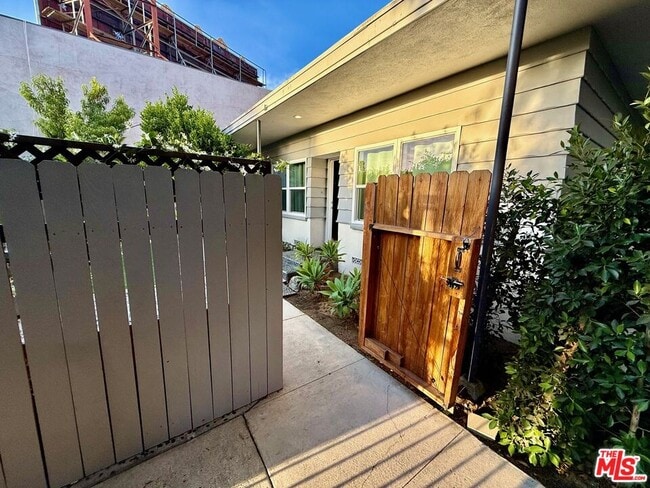 Building Photo - 4336 Laurel Canyon Blvd
