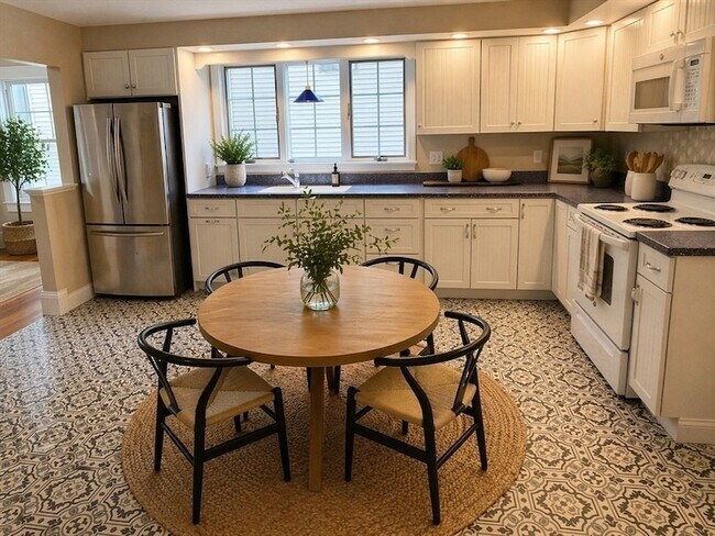 Building Photo - 35 Murray St