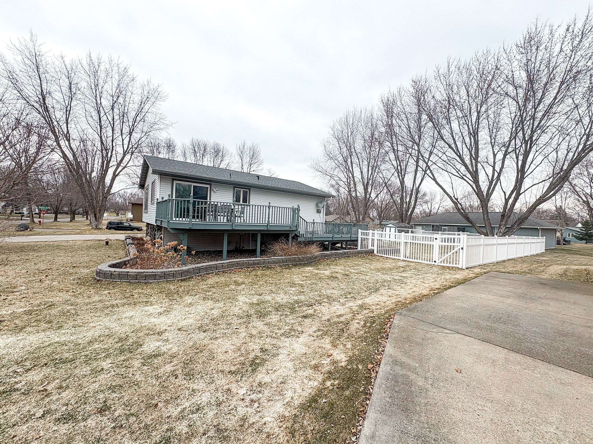 Building Photo - 2418 Marquette Dr