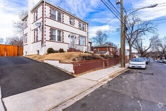 Building Photo - Spacious 3-Bedroom, 2.5-Bath Home with Gat...