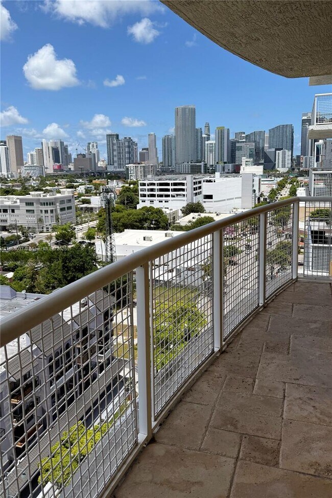 Building Photo - 900 SW 8th St