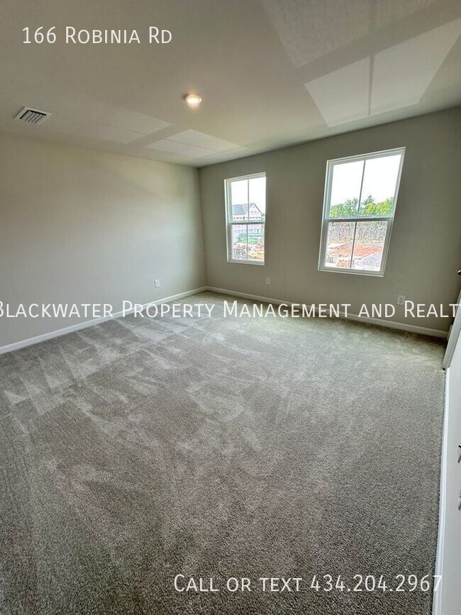 Building Photo - 166 Robinia Rd