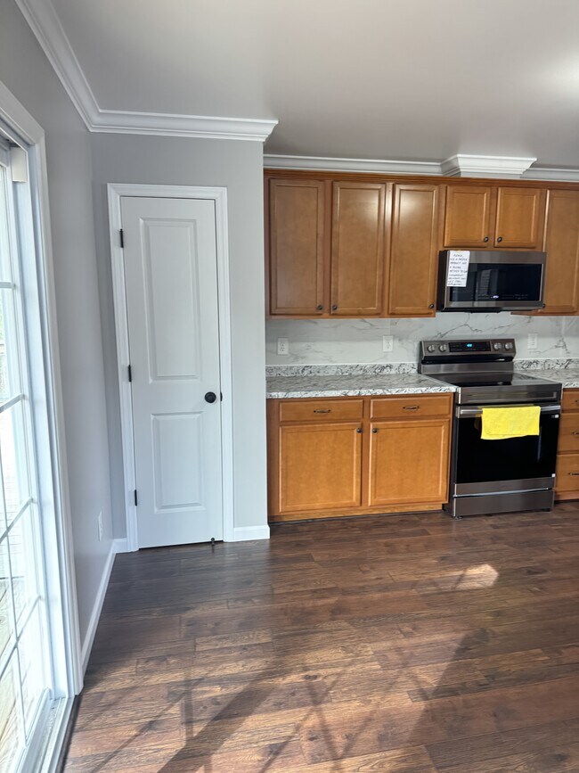 Building Photo - 617 Rockland Dr