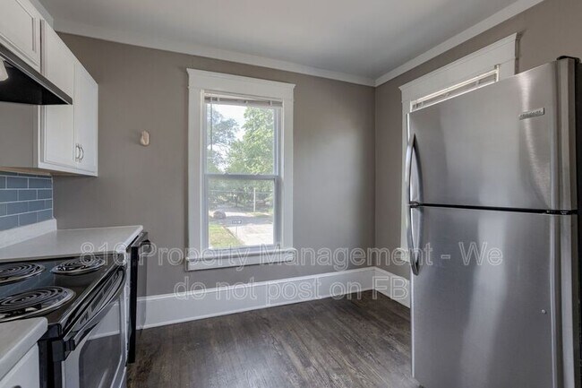 Building Photo - 800 E 33rd St