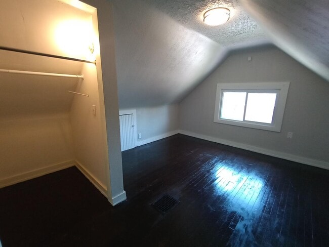 Building Photo - 117 Oak Park Dr
