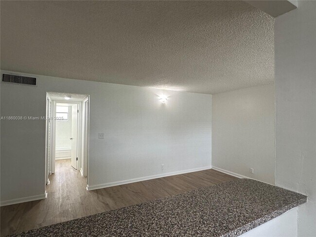 Building Photo - 5661 SW 36th Ct