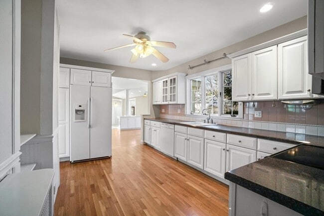 Building Photo - 20 Donizetti St