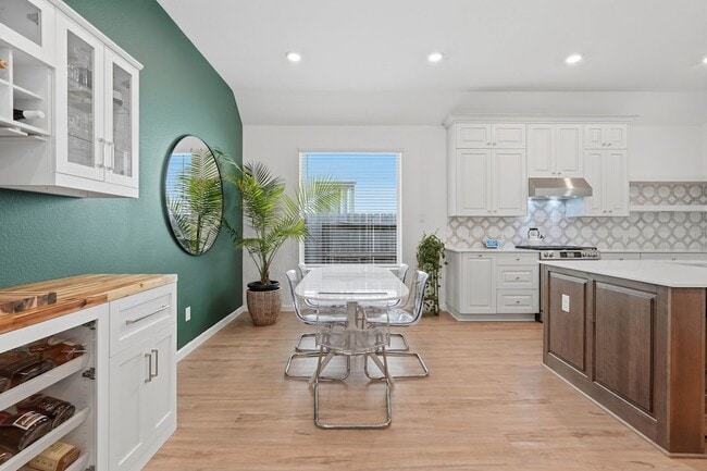 Building Photo - 4910 Shore Arbor Ln