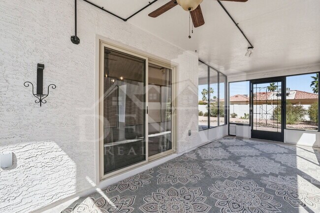 Building Photo - 10602 E Elmhurst Dr