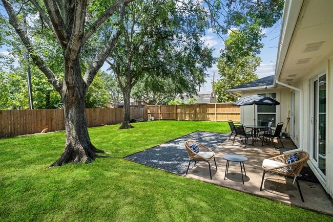 Primary Photo - 2523 Village Oak Dr.