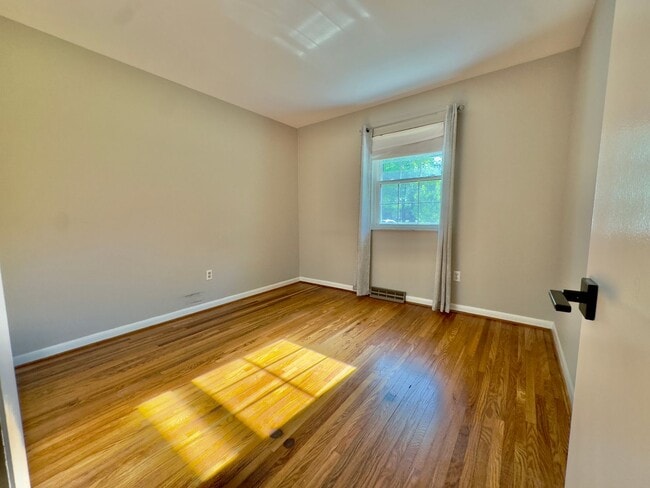 Building Photo - 5247 Silvertown Dr